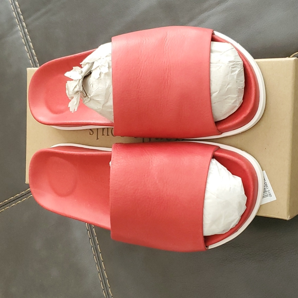 Kenneth Cole Leather Slides